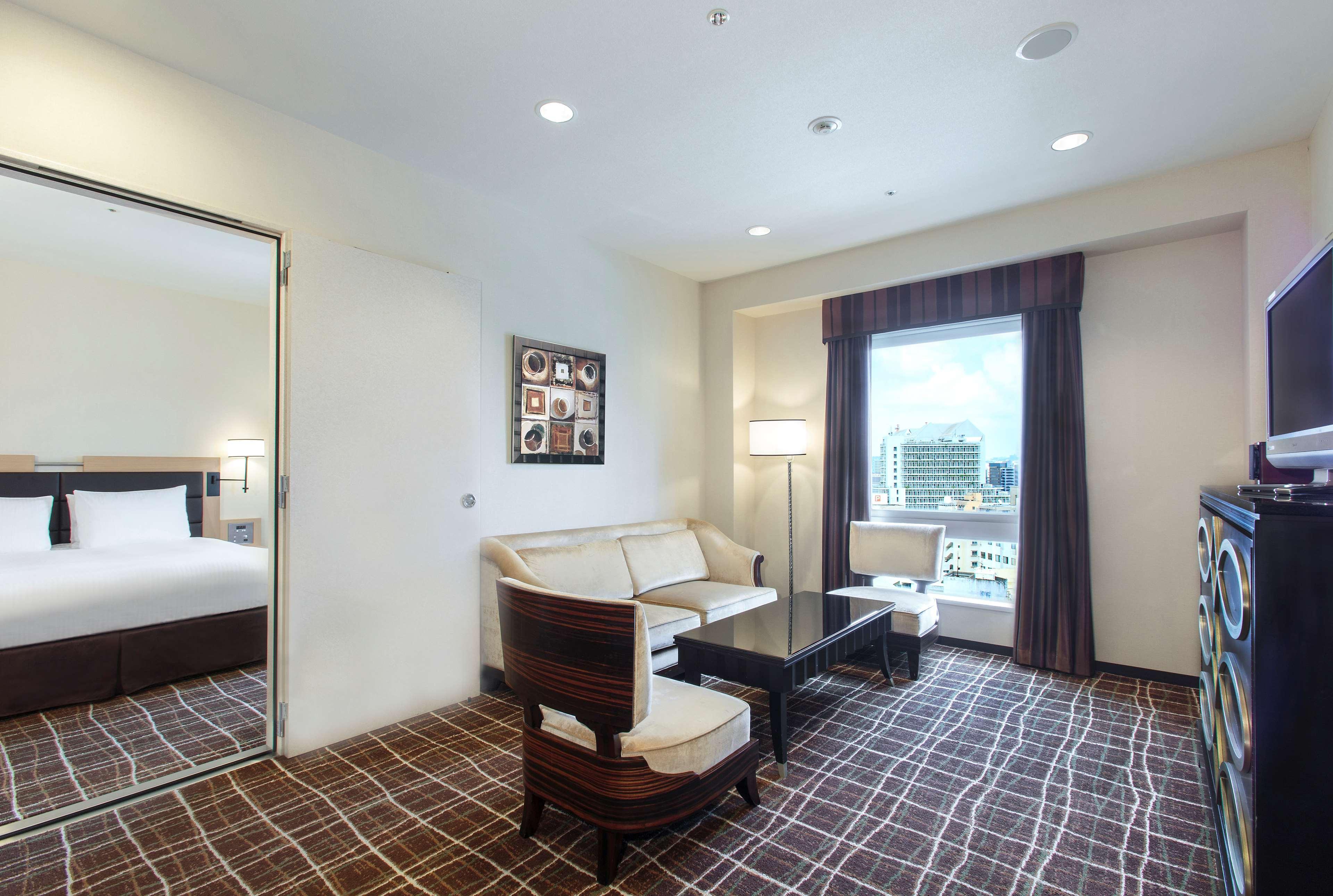 Doubletree By Hilton Naha Hotel Bagian luar foto