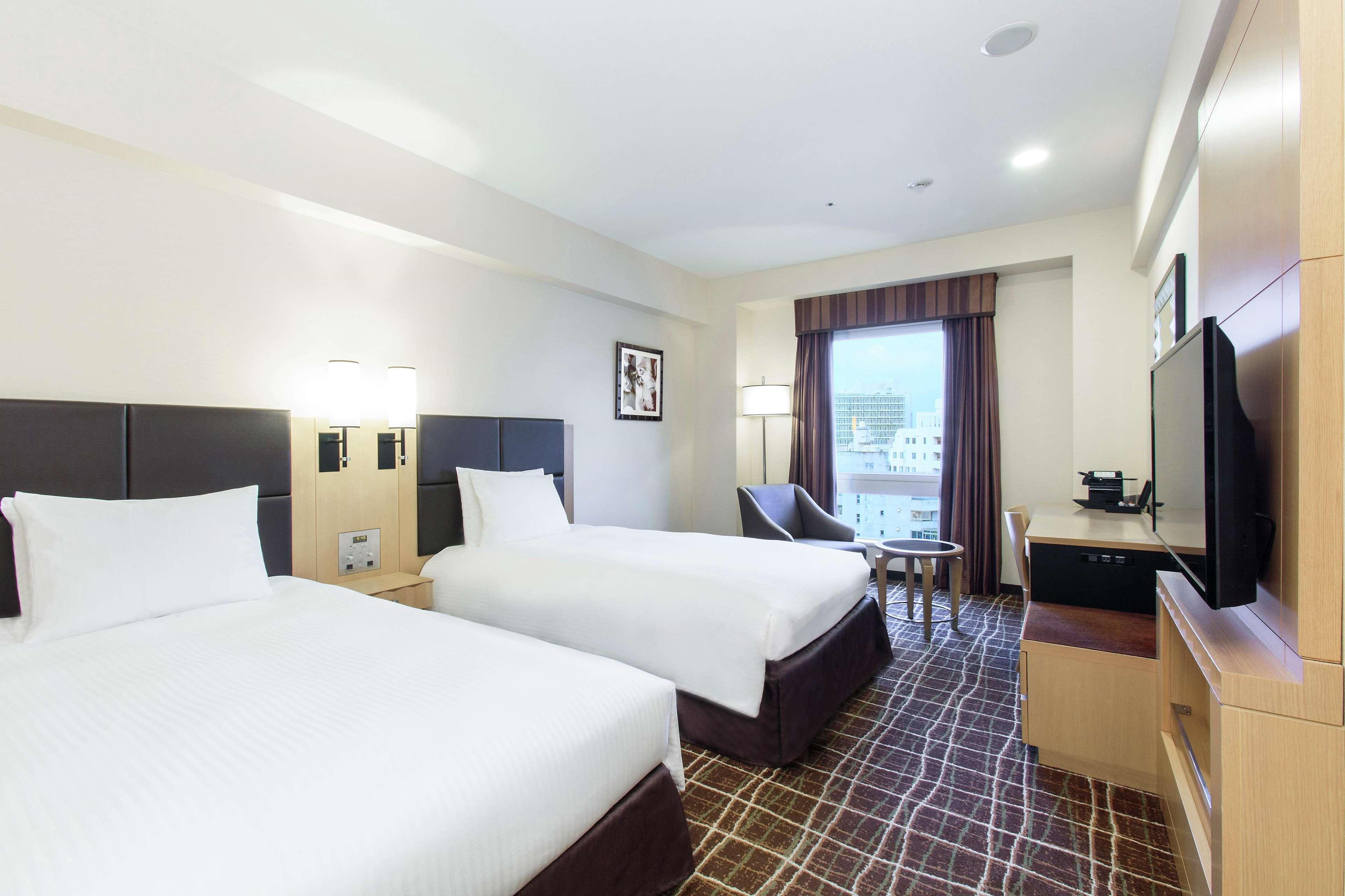 Doubletree By Hilton Naha Hotel Bagian luar foto
