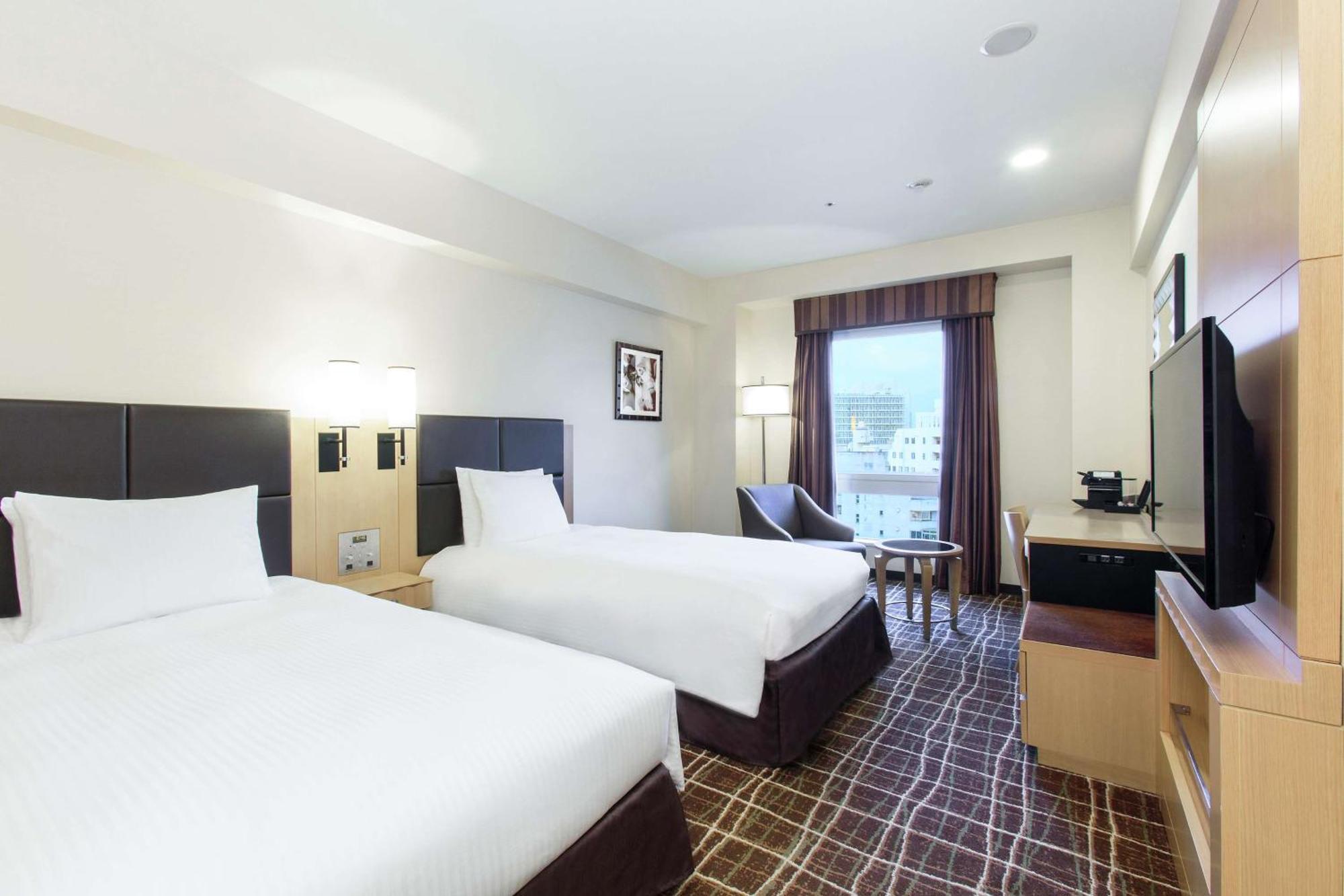 Doubletree By Hilton Naha Hotel Bagian luar foto