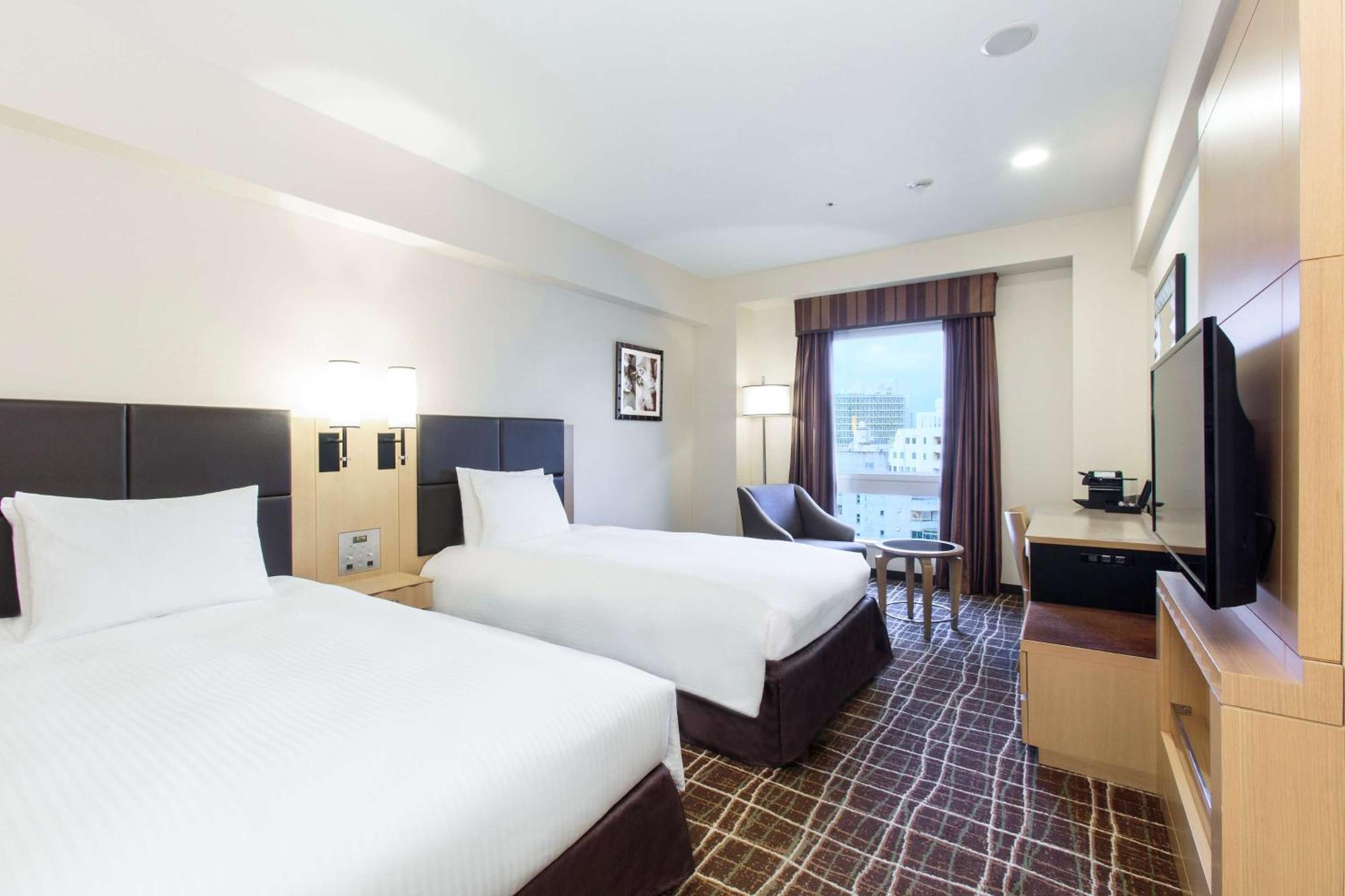 Doubletree By Hilton Naha Hotel Bagian luar foto