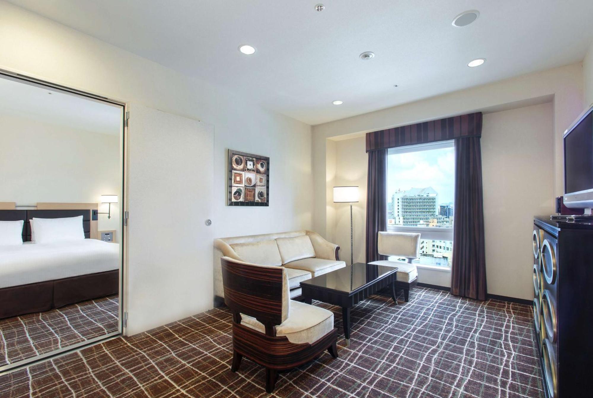 Doubletree By Hilton Naha Hotel Bagian luar foto