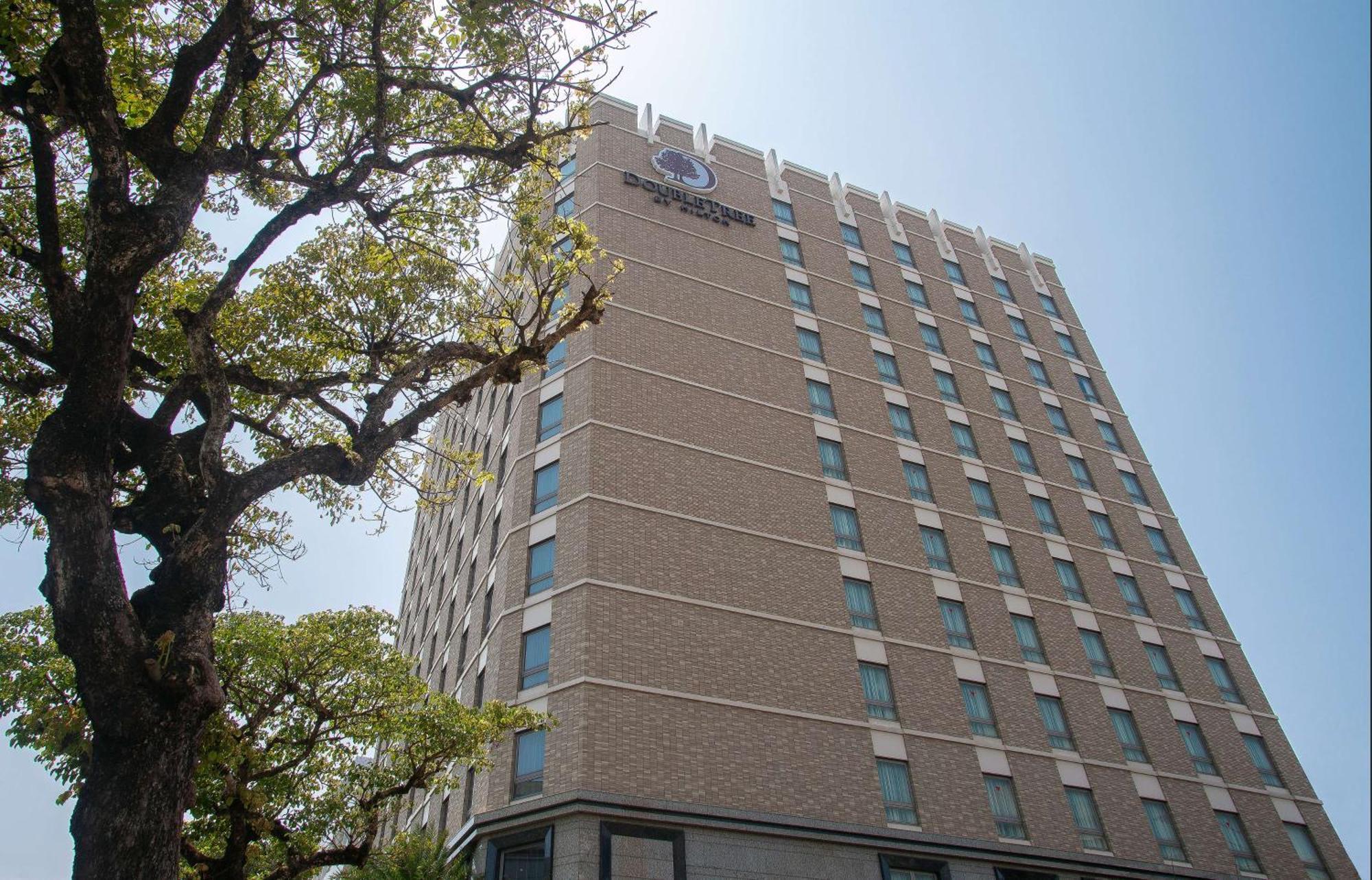 Doubletree By Hilton Naha Hotel Bagian luar foto