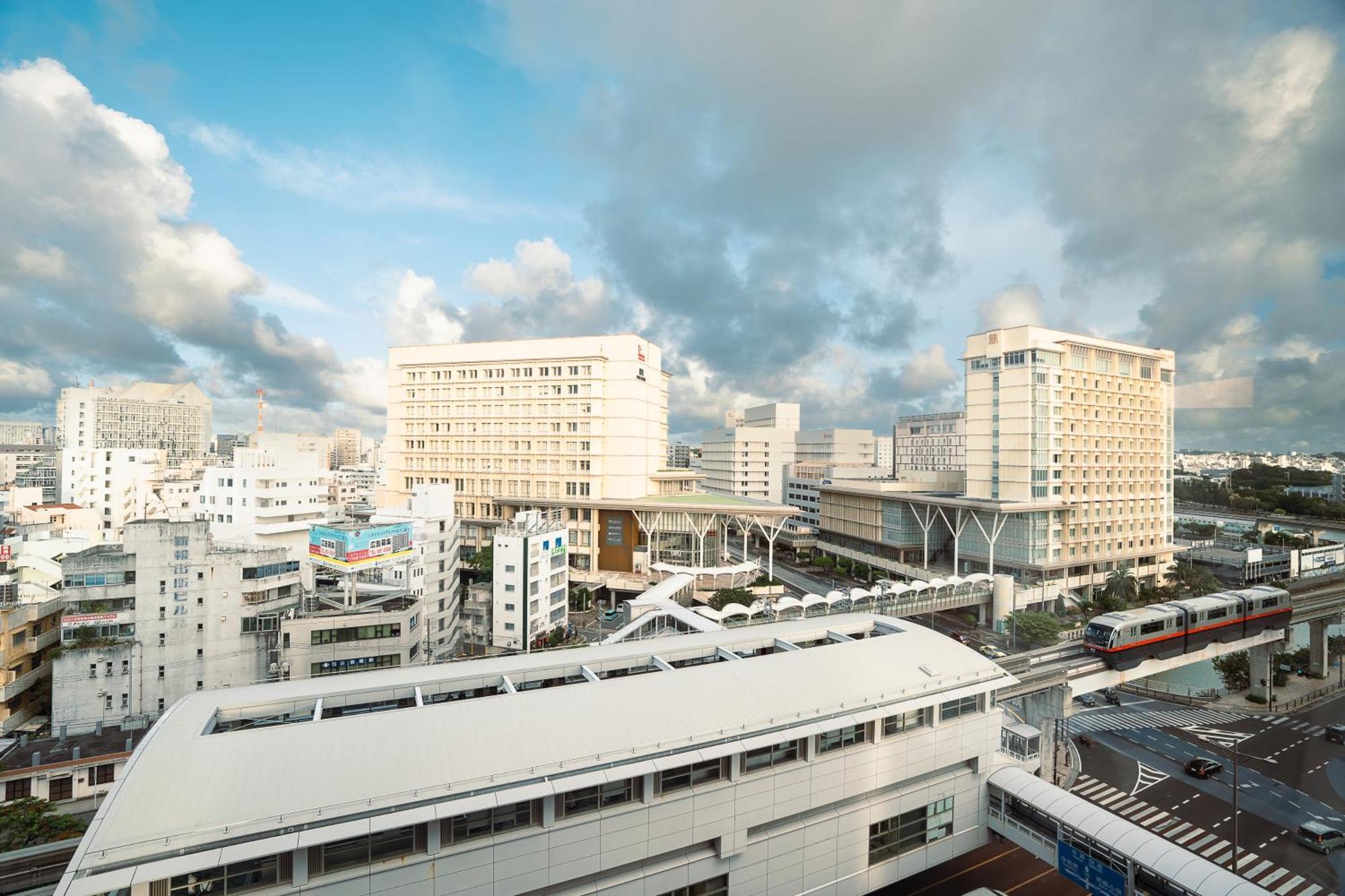 Doubletree By Hilton Naha Hotel Bagian luar foto