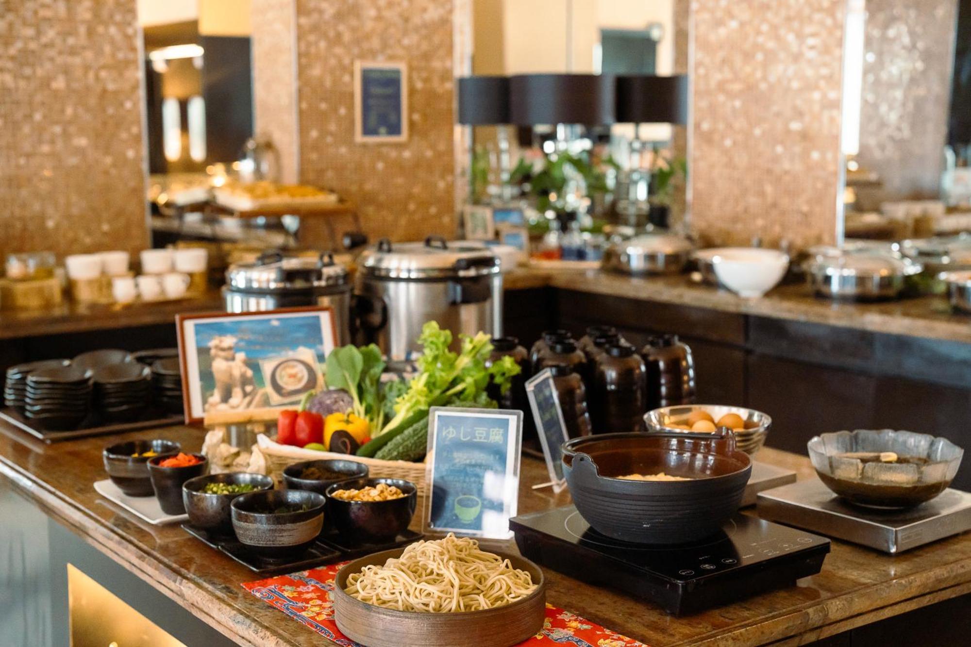 Doubletree By Hilton Naha Hotel Bagian luar foto