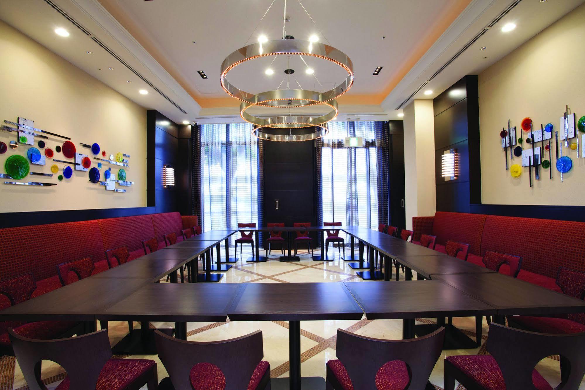 Doubletree By Hilton Naha Hotel Bagian luar foto