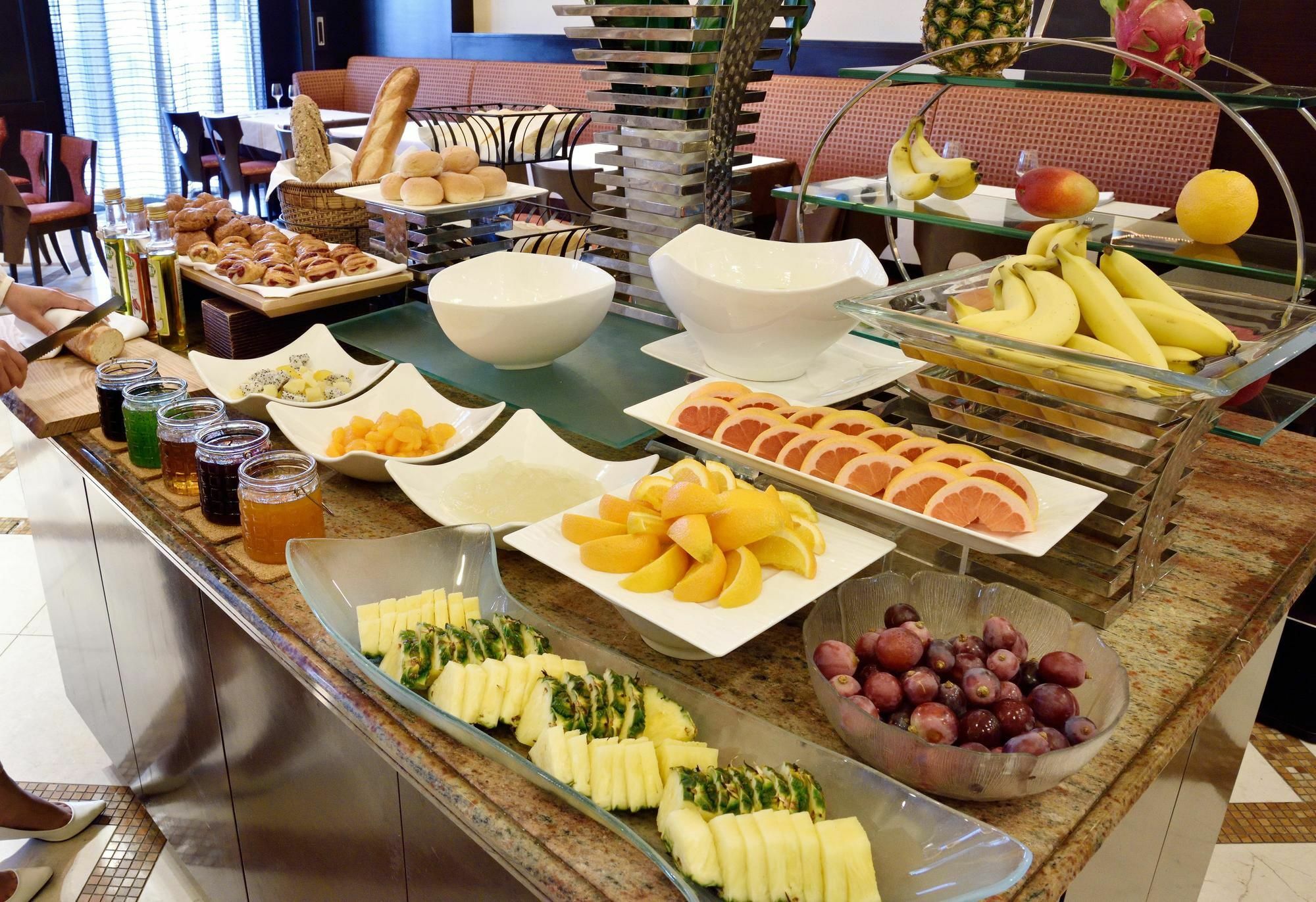 Doubletree By Hilton Naha Hotel Bagian luar foto